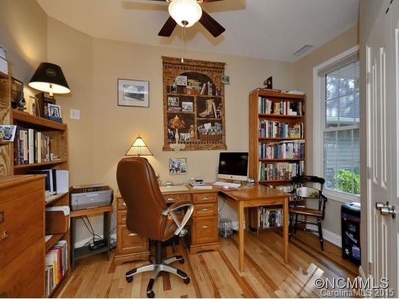 142 Woodburn Drive - Photo 11