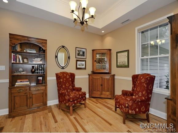 142 Woodburn Drive - Photo 4