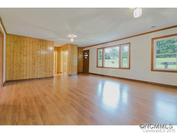 780 Hendersonville - Photo 4