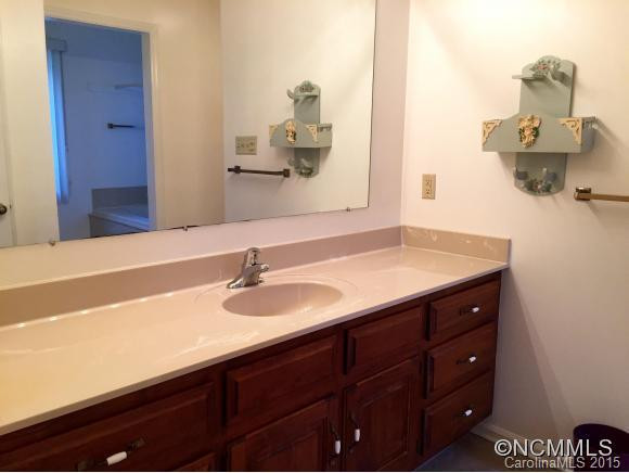 33 Southern Fairway Court #B1 - Photo 12