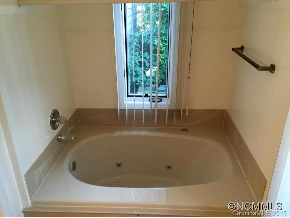 33 Southern Fairway Court #B1 - Photo 13