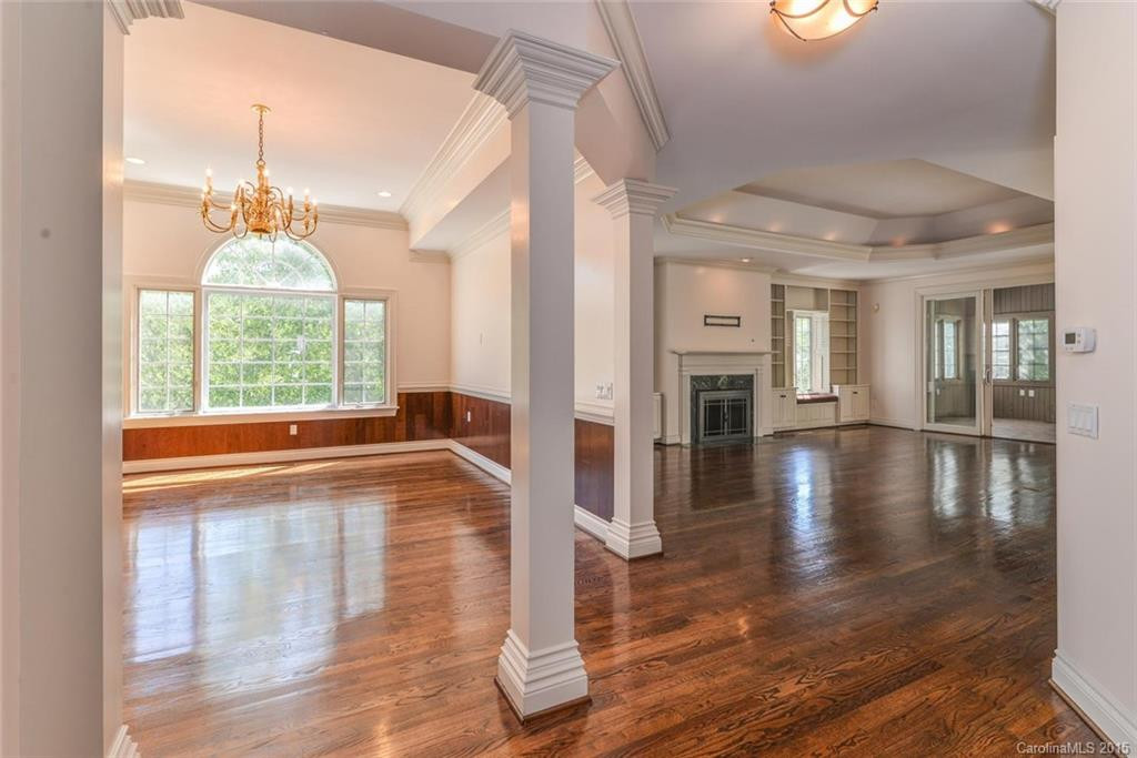22 Tiverton Lane - Photo 2
