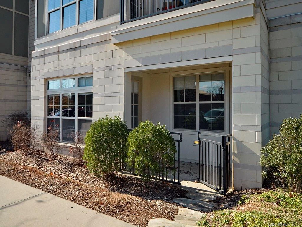 42 SCHENCK PKWY - B07