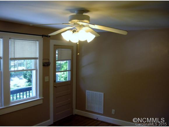 556 Oak Hill Court - Photo 3