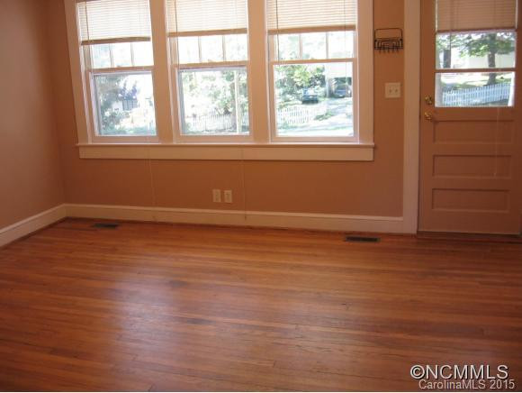 556 Oak Hill Court - Photo 4