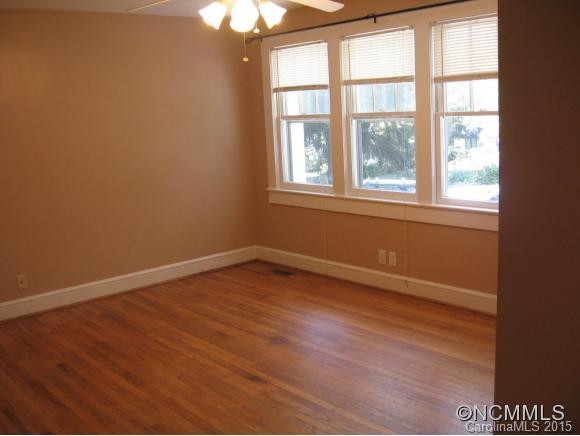 556 Oak Hill Court - Photo 5