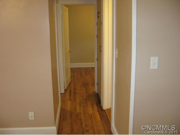 556 Oak Hill Court - Photo 7