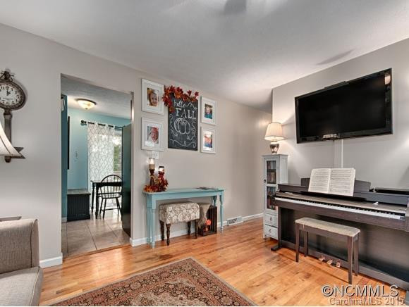 74 Robinson Avenue - Photo 4