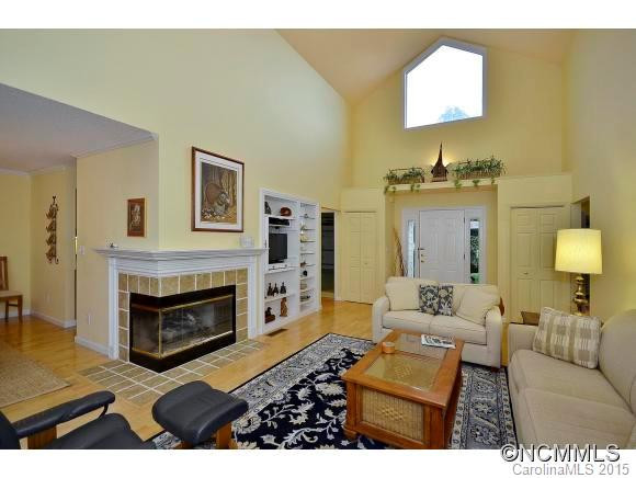108 Broadmoor Drive - Photo 2