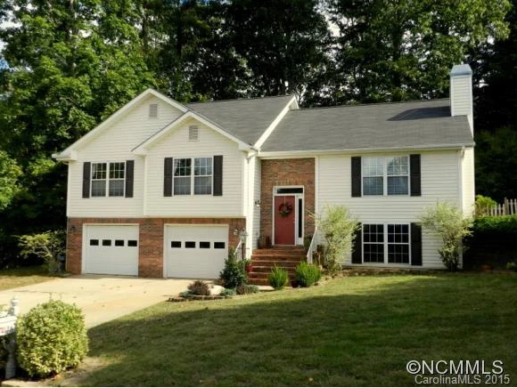 10 Winding Oak Drive