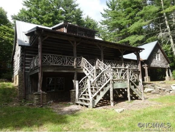 682 Cashiers Lake