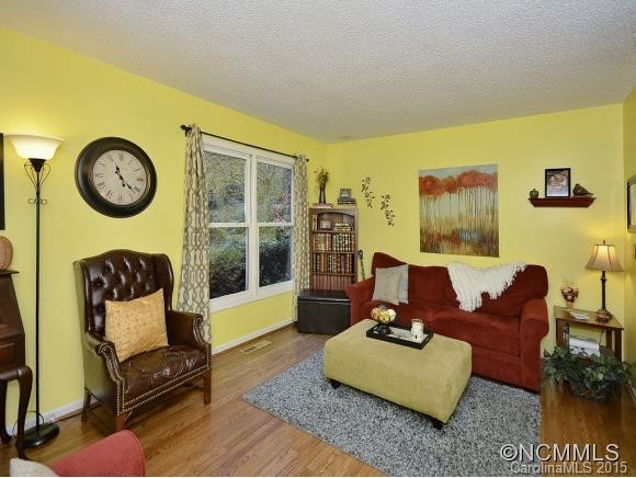 37 Foxberry Drive - Photo 2