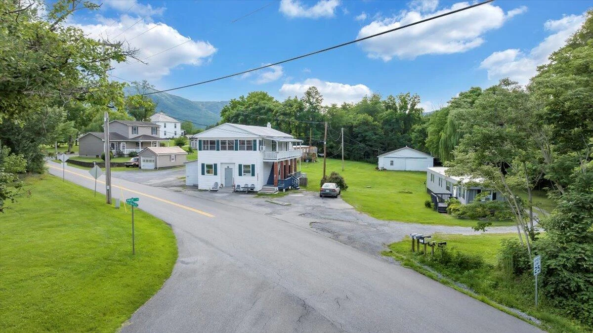 1332 Goose Creek Valley RD