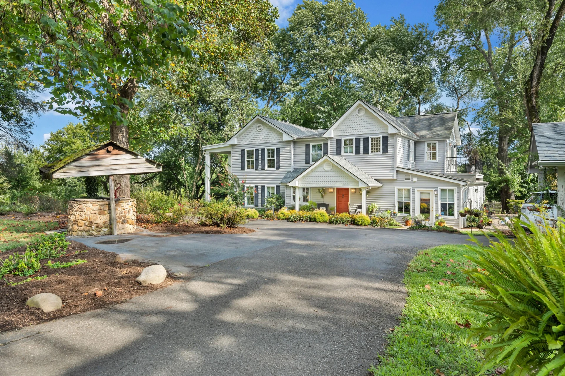 3734 Lake DR
