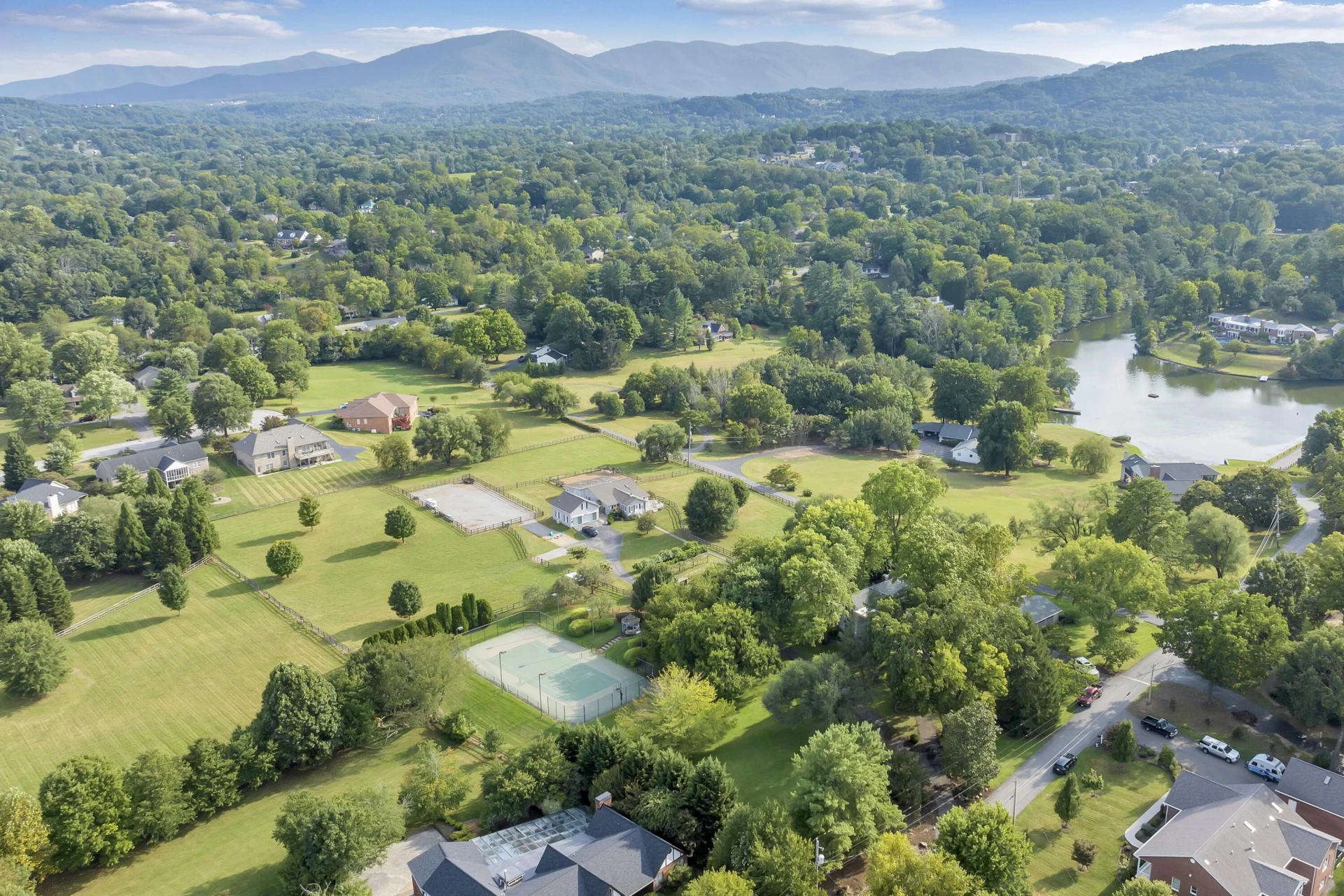 3734 Lake DR - Photo 3