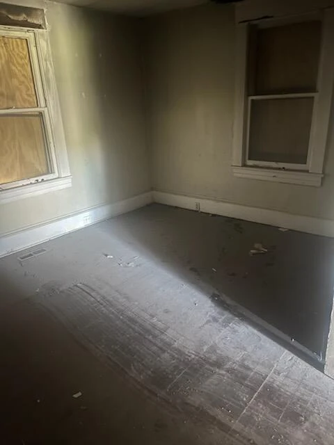 1528 Melrose AVE - Photo 2