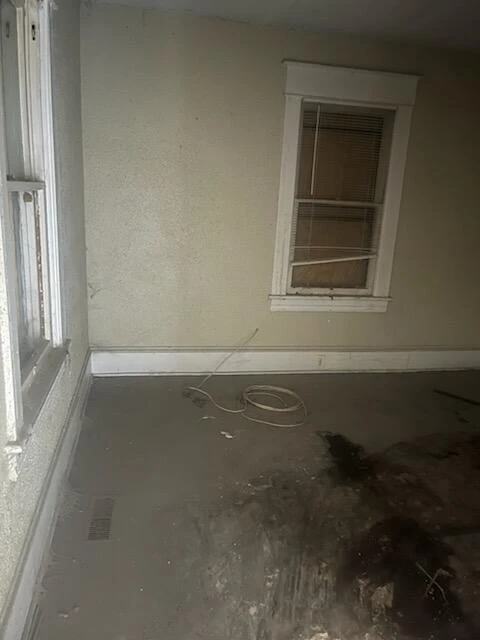 1528 Melrose AVE - Photo 4