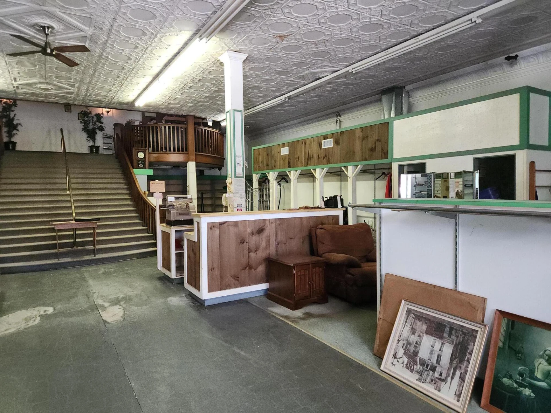 239 Maple AVE - Photo 12