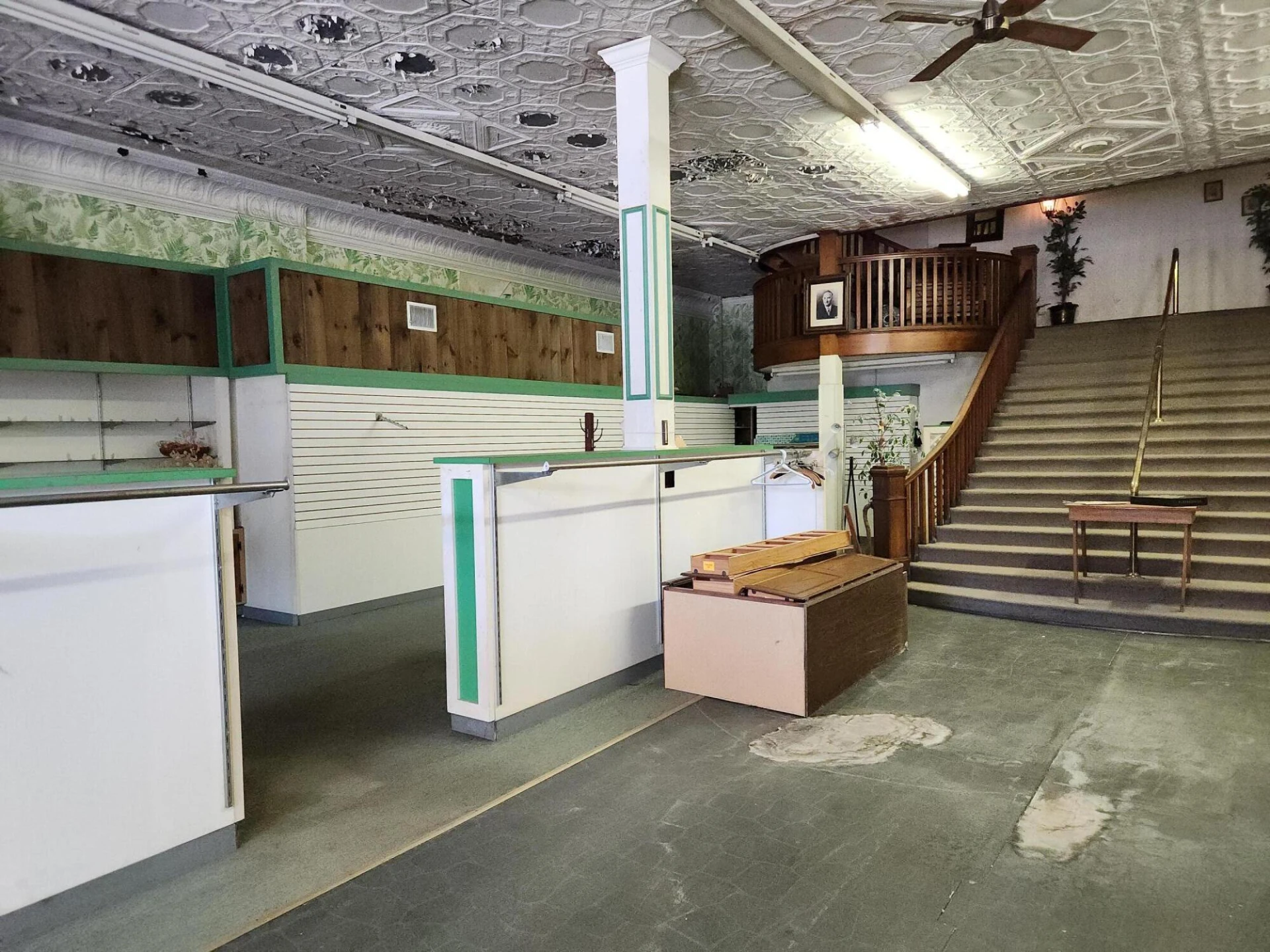 239 Maple AVE - Photo 8