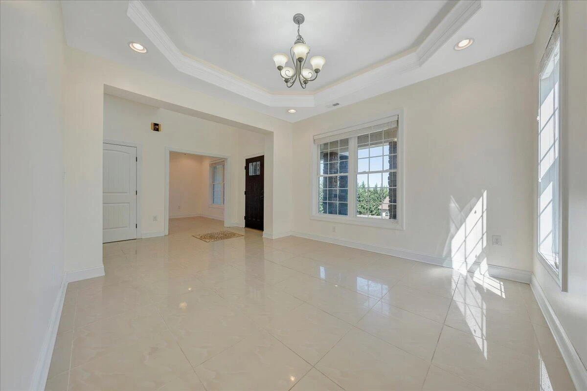 5931 Paddington CT - Photo 10
