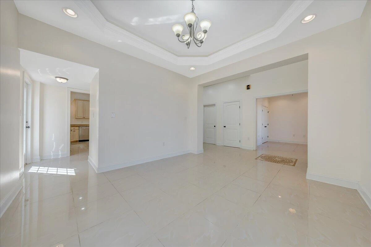 5931 Paddington CT - Photo 11