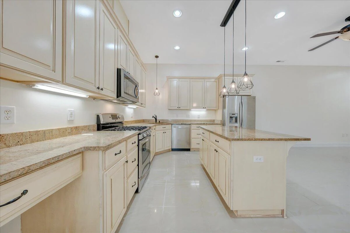 5931 Paddington CT - Photo 13