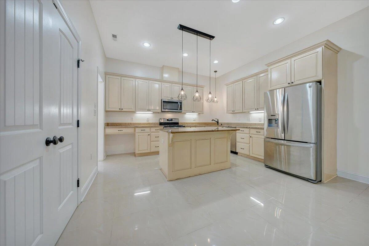 5931 Paddington CT - Photo 14