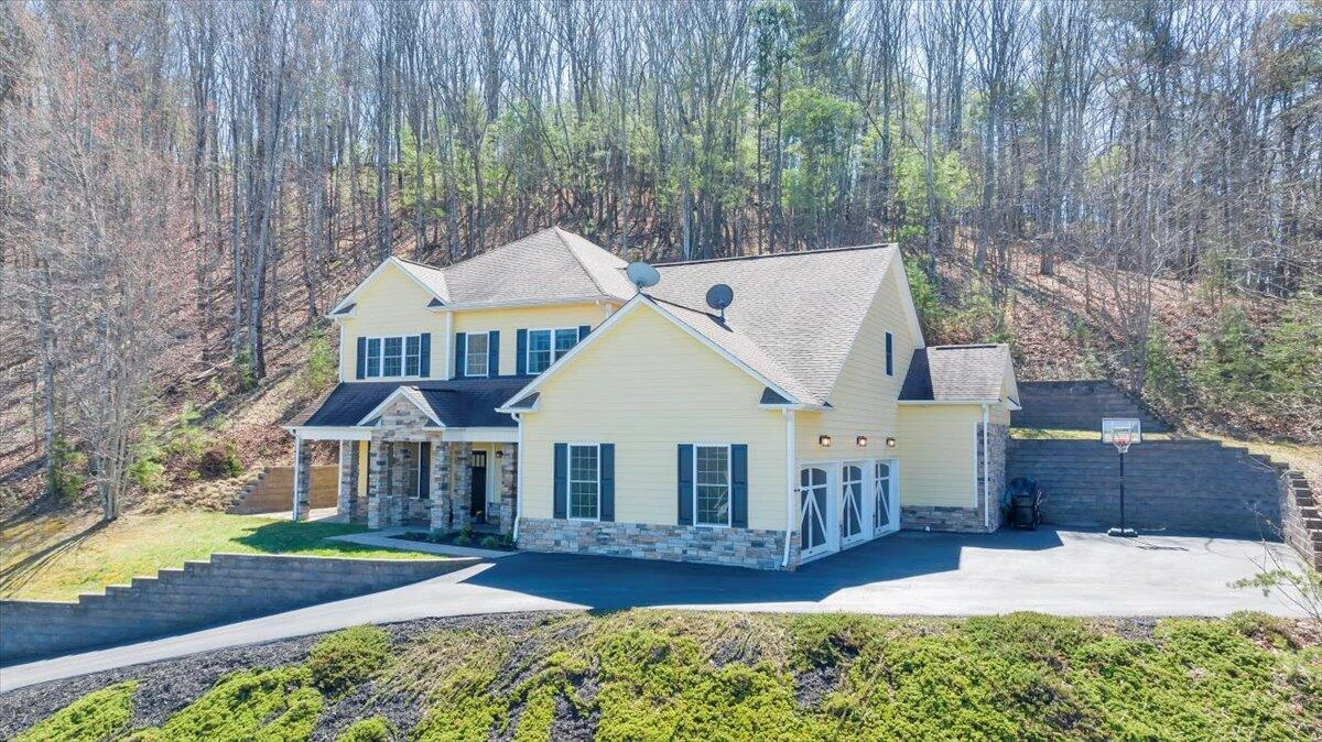 5931 Paddington CT - Photo 4