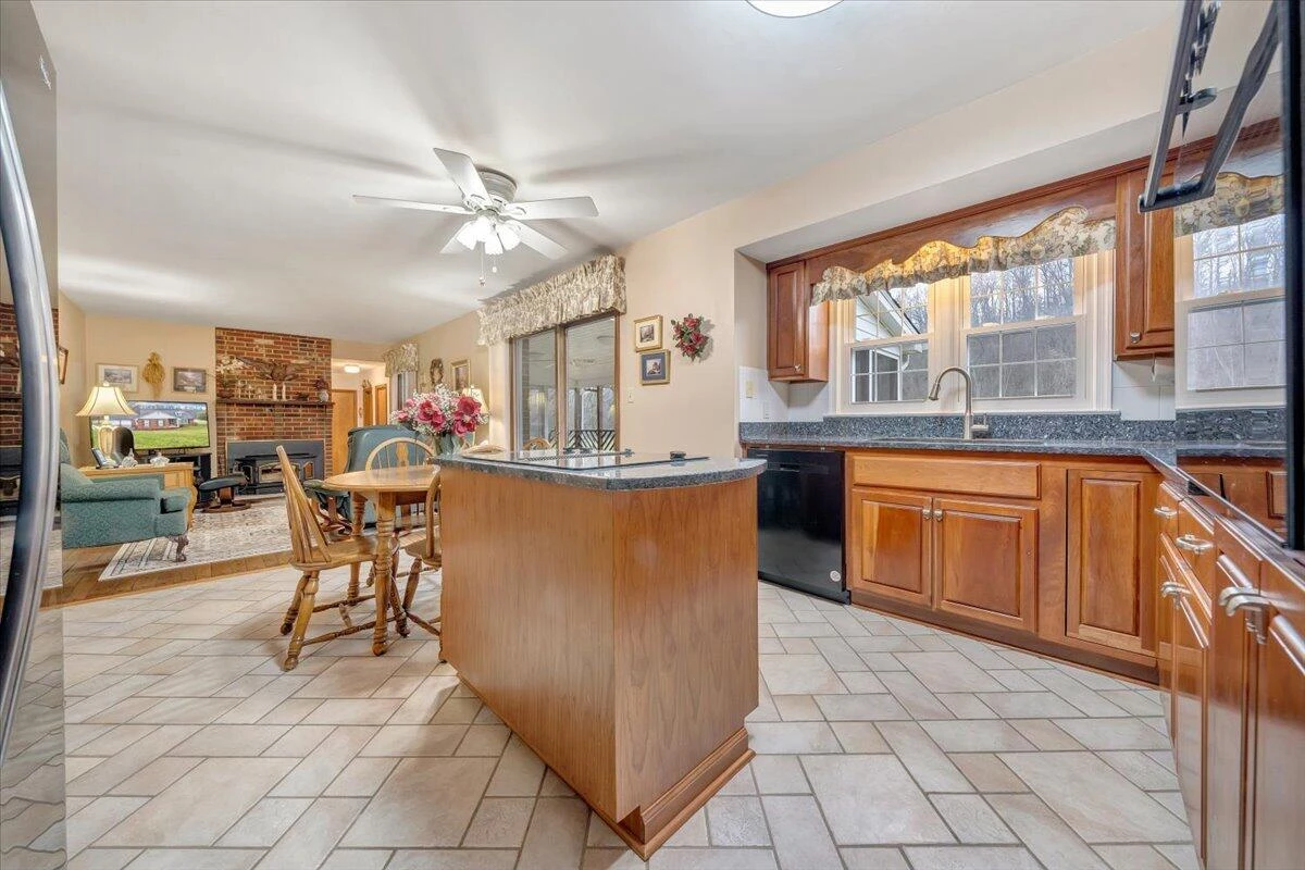 1042 Old Sessler Mill RD - Photo 12