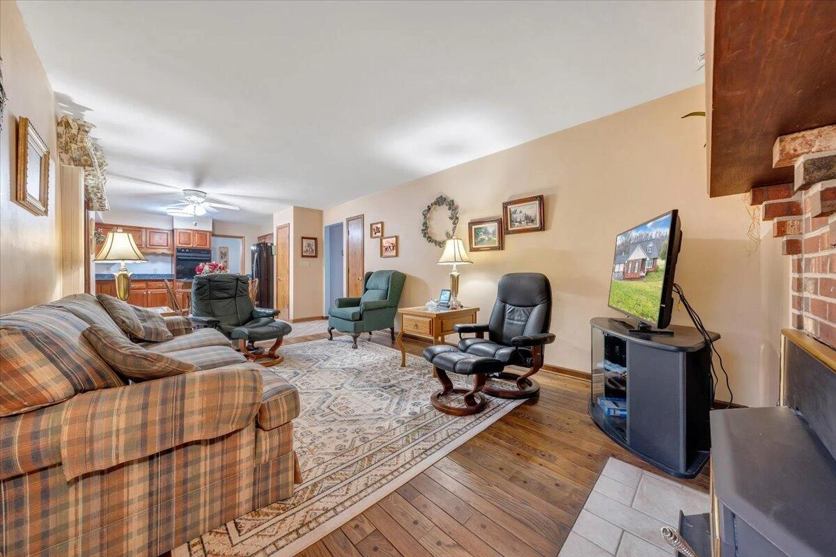 1042 Old Sessler Mill RD - Photo 18
