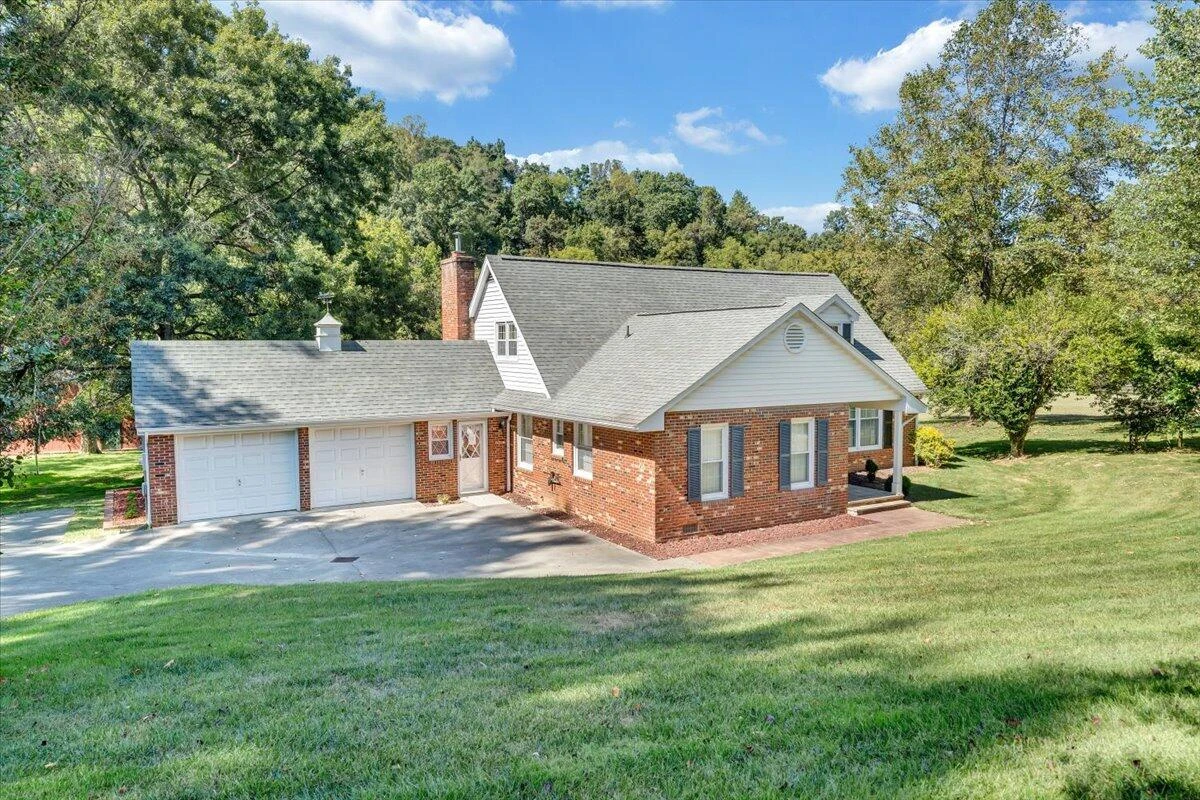 1042 Old Sessler Mill RD - Photo 2