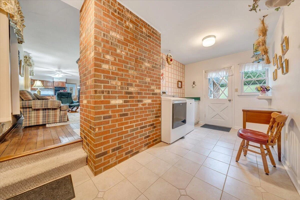 1042 Old Sessler Mill RD - Photo 27