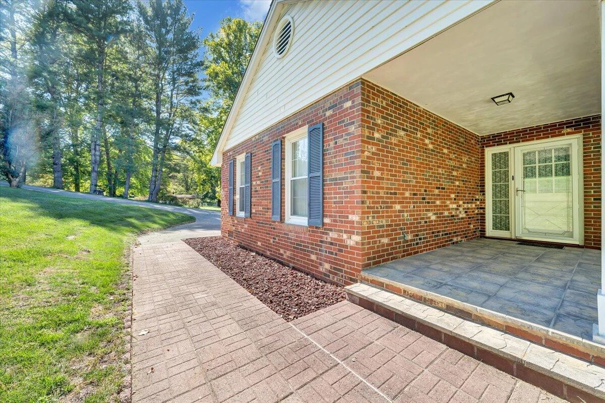 1042 Old Sessler Mill RD - Photo 4