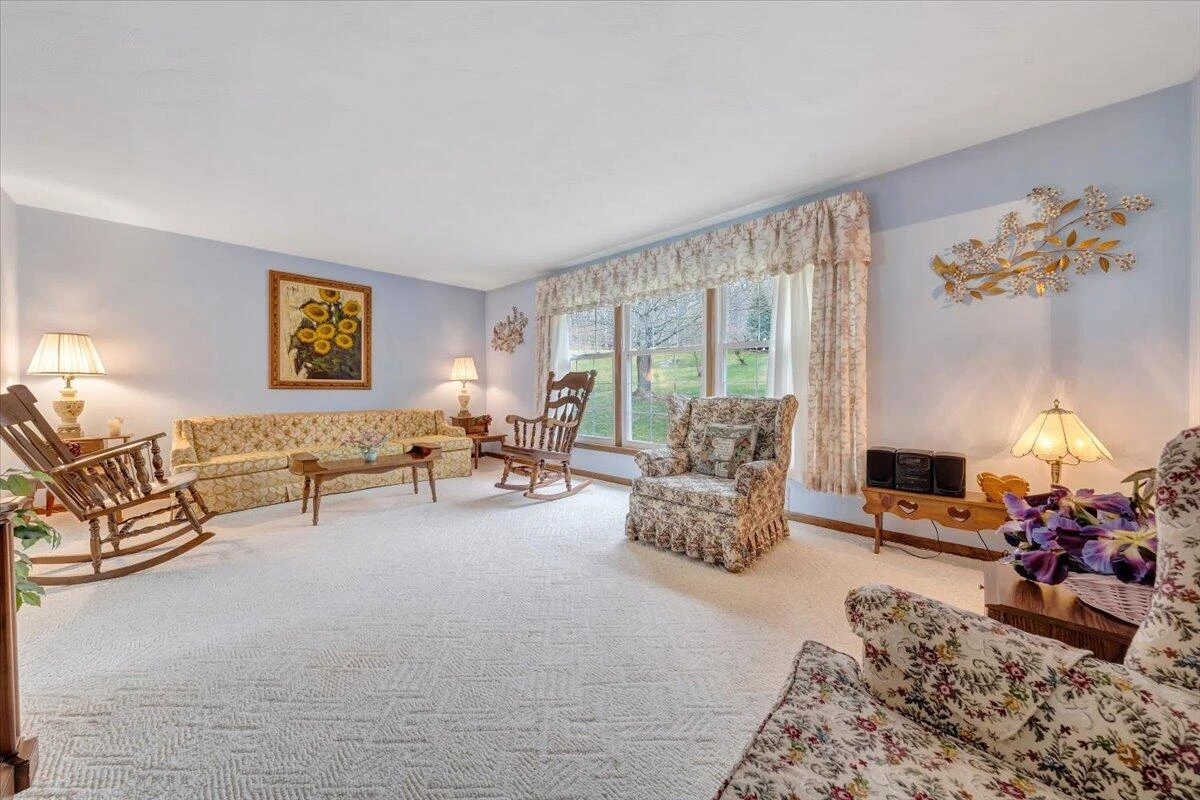 1042 Old Sessler Mill RD - Photo 6