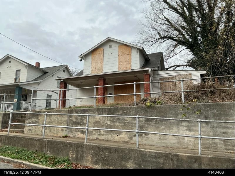 816 Morrill AVE