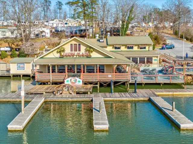 1041 Harbour Inn LN