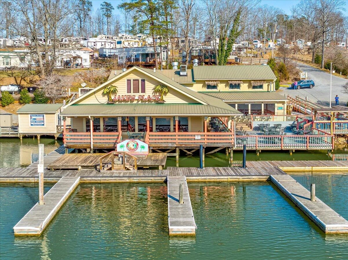 1041 Harbour Inn LN