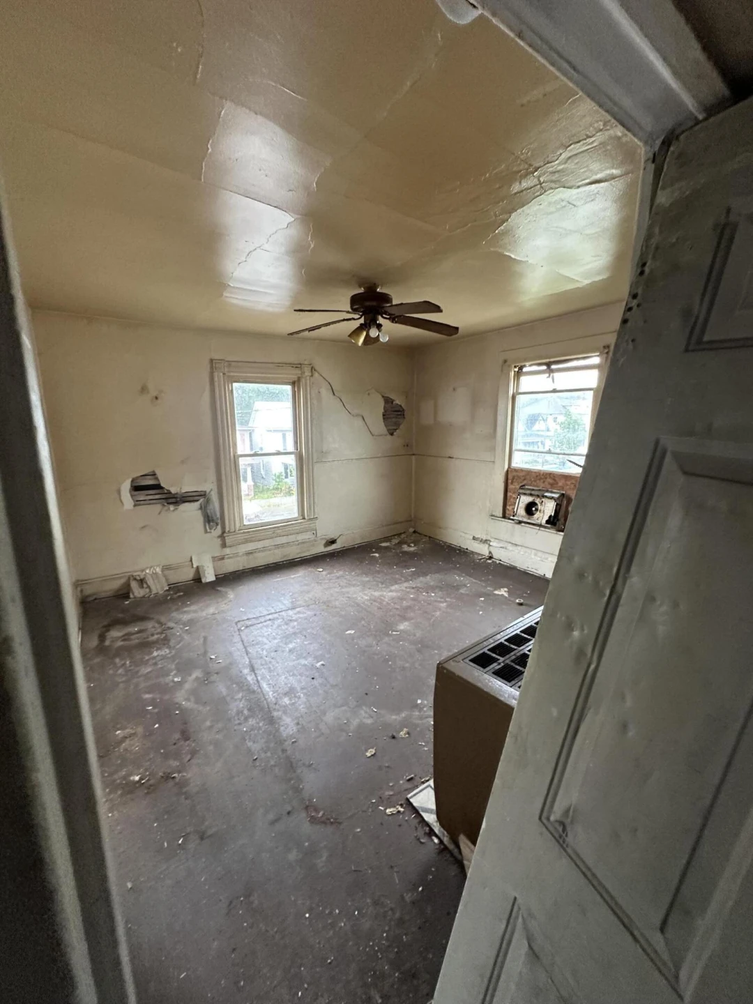 915 Jamison AVE - Photo 11
