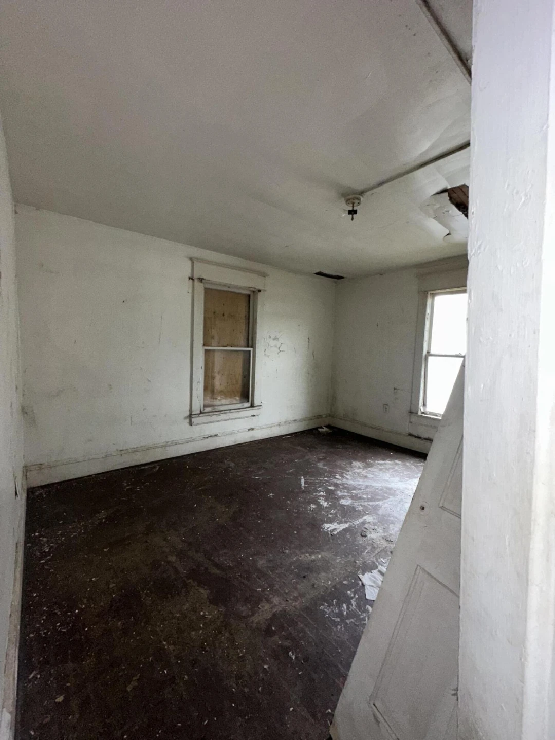 915 Jamison AVE - Photo 18