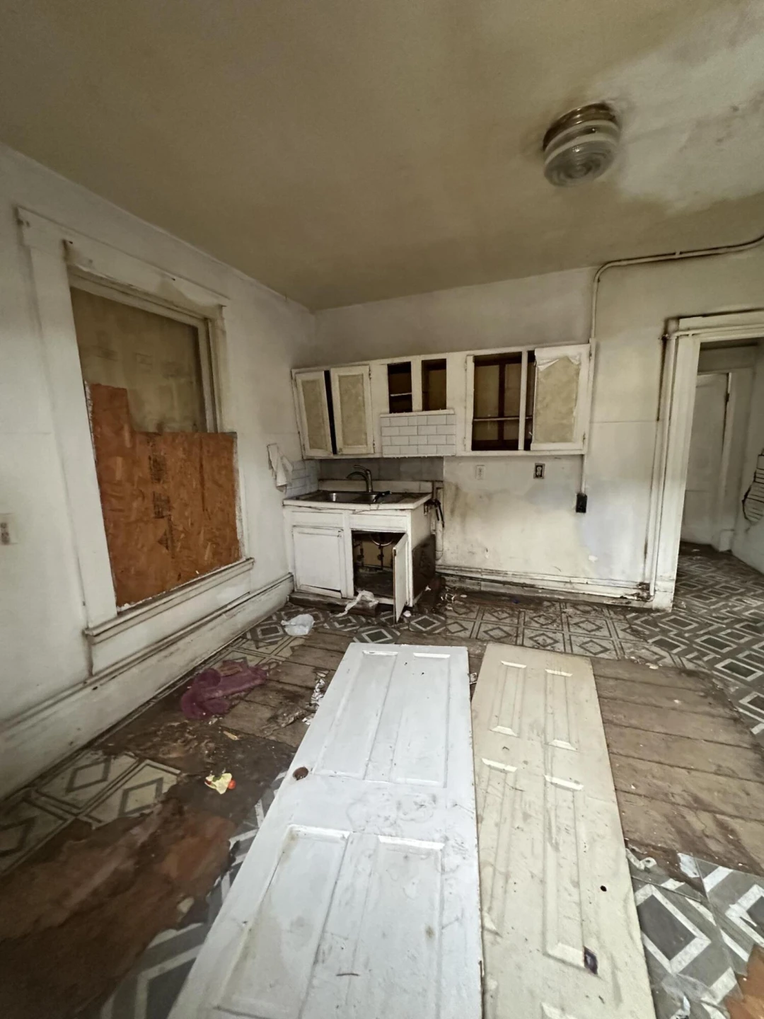 915 Jamison AVE - Photo 9