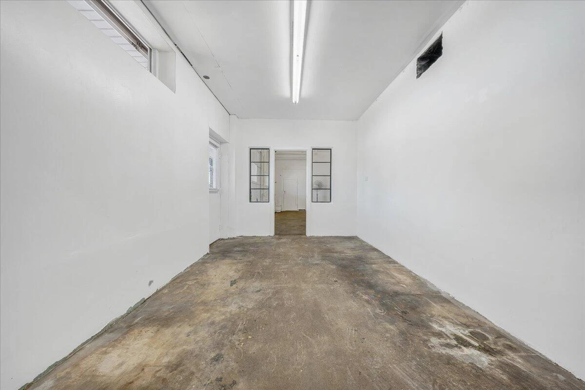105 4th ST - Photo 10