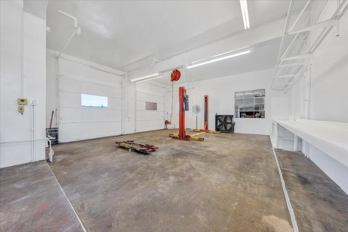 105 4th ST - Photo 11