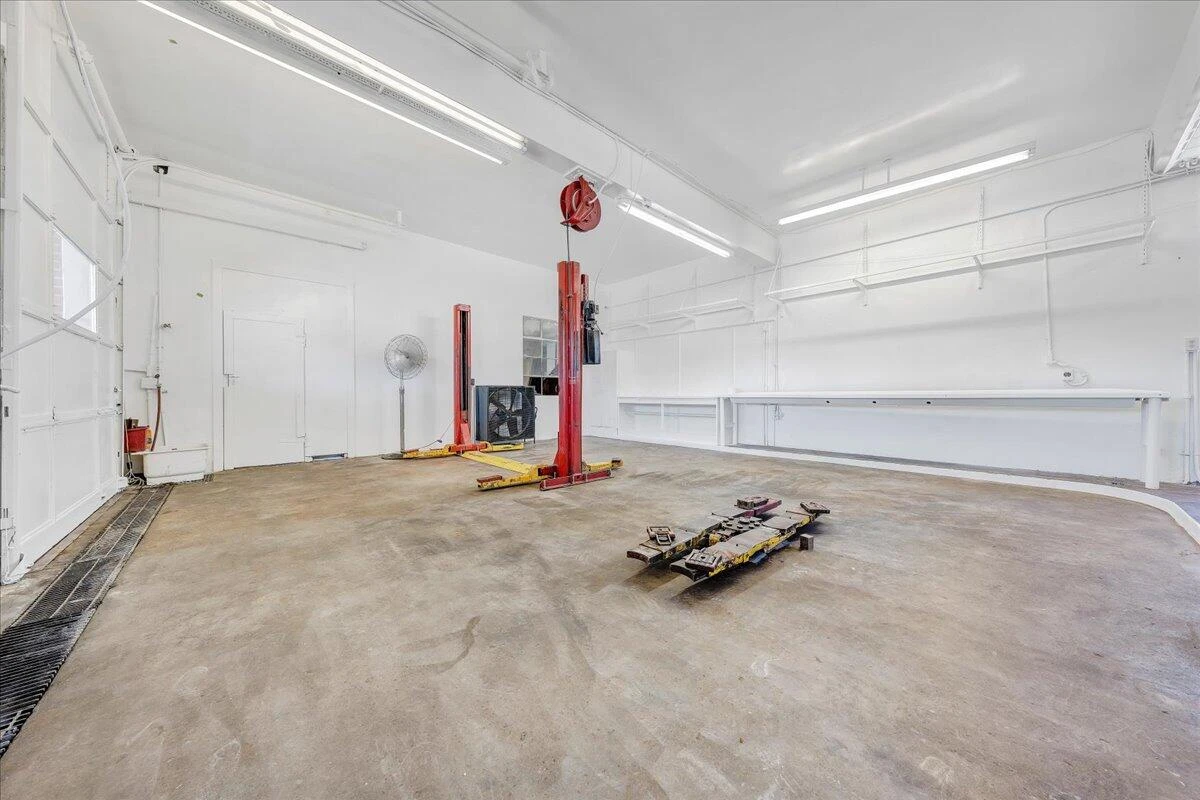 105 4th ST - Photo 13