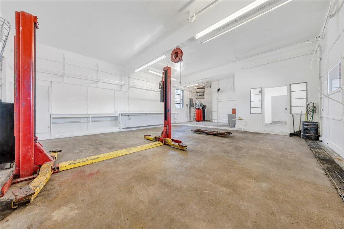 105 4th ST - Photo 14