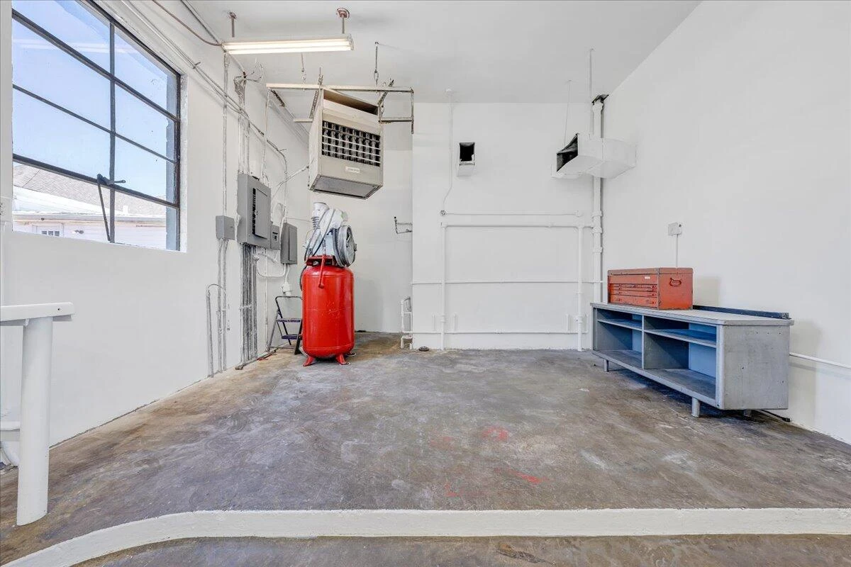 105 4th ST - Photo 16