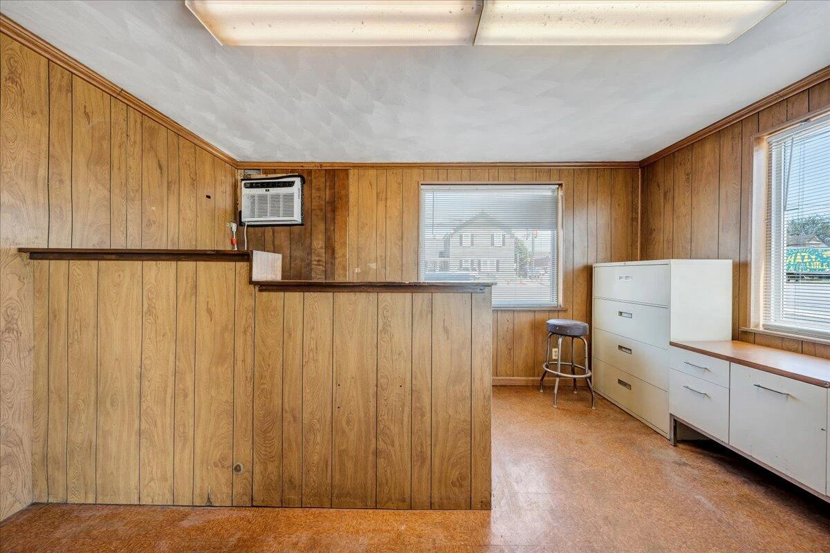 105 4th ST - Photo 6