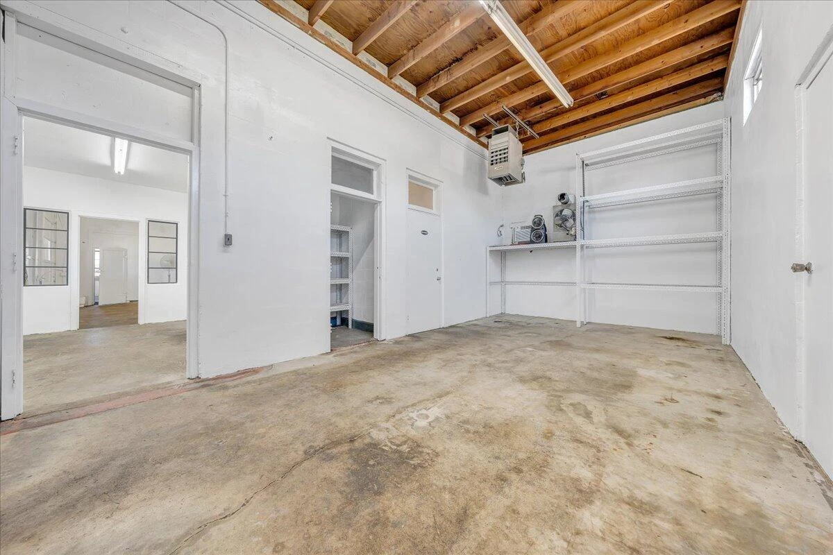 105 4th ST - Photo 8