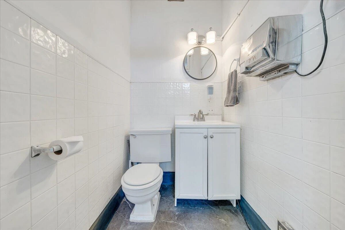 105 4th ST - Photo 9