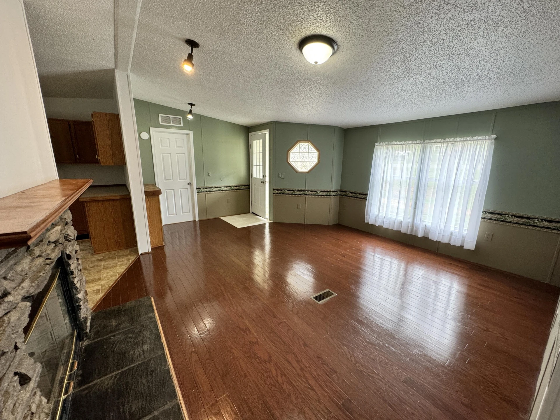 494 Glade Creek RD - Photo 3