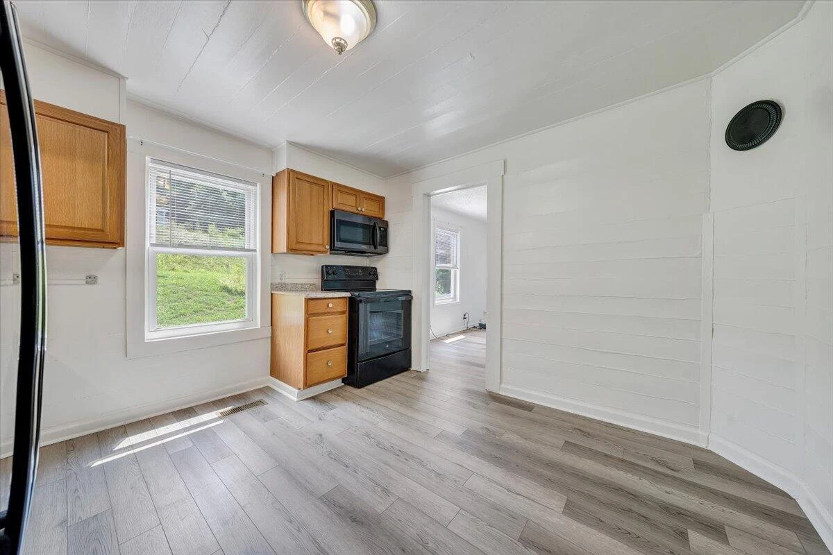 8708 Martins Creek RD - Photo 13